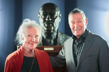  2023 års förtjänststipendiater: Margaretha Byström, Lars Lind, och Siw Malmkvist (inte på bild). Foto: Pontus Lindström